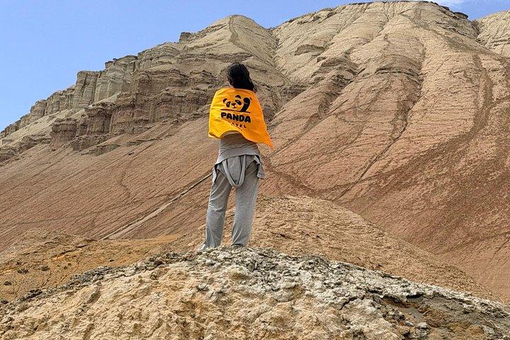 アルティン・エメル・アドベンチャー・イン・アクタウ山脈カタウとシンギング・デューン