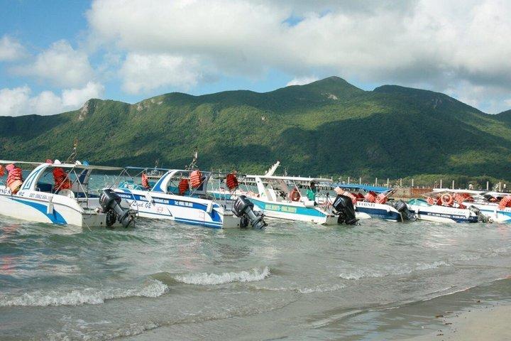 Aventura en canoa privada desde el puerto de Halong a Lan Ha Bay
