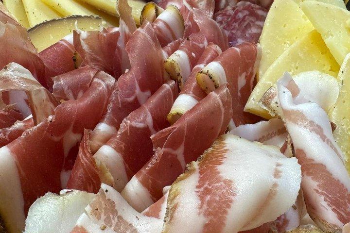 Experiencia de cata de vinos y carnes curadas de Istria