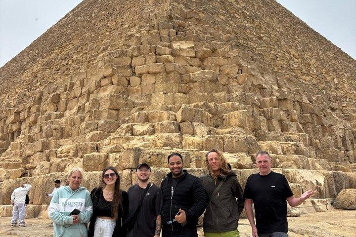 Excursion d'une journée à Charm el-Caire incluant le vol, les pyramides, le GEM ou le Musée antique