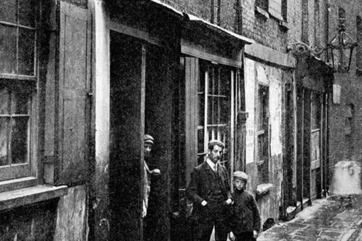 Jack the Ripper Walking Tour in Whitechapel