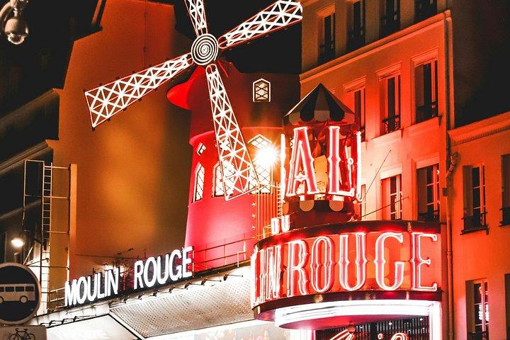 パリ・モンマルトル散策ツアー：ムーランルージュからサクレクールへ