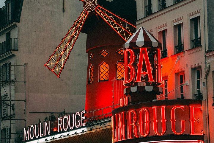 パリ・モンマルトル散策ツアー：ムーランルージュからサクレクールへ