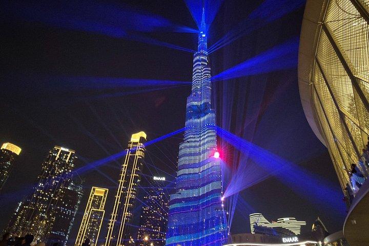 ブルジュ・ハリファの噴水ショーとランドマークを巡るドバイナイトツアー