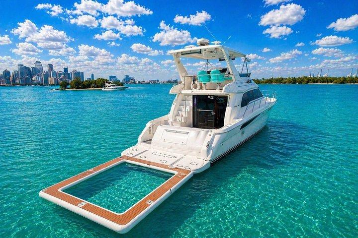 Miami River Yachtvermietung 60ft | + 2 Free Jet Ski | Sea Pool