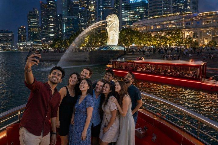 Nachtelijke riviercruise GBB Rhapsody Spectra Water Show met gids