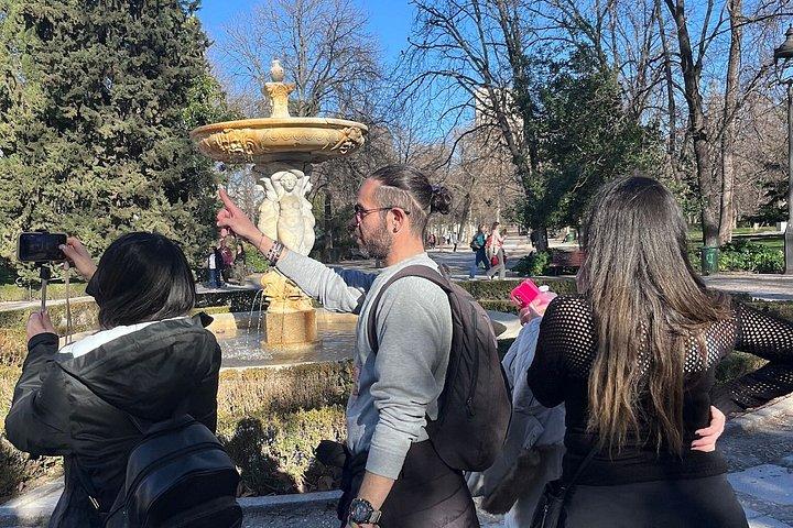 Madrid: Retiro park Secrets, Legends & Palaces Small Group Tour
