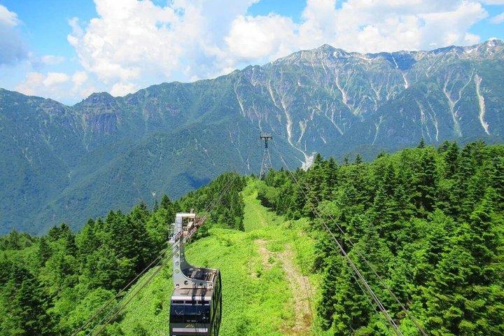 Dagtrip naar Shin-Hotaka Ropeway Snow Corridor