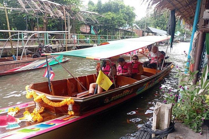 Khlong Latmayom e Taling Chan Mercado Local com 3 opções