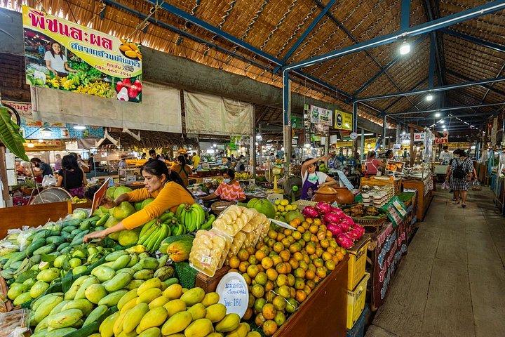 Khlong Latmayom e Taling Chan Mercado Local com 3 opções