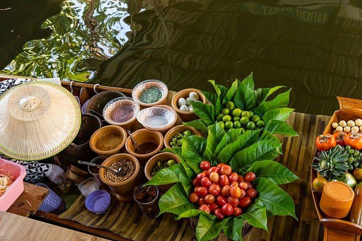 Mercado local de Khlong Latmayom y Taling Chan con 3 opciones