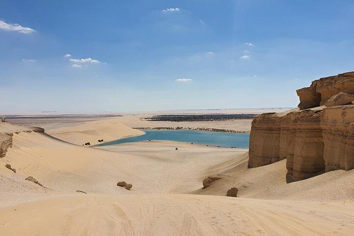 ファイユームオアシス砂漠サファリ4x4＆カイロピックアップ付きサンドボーディング