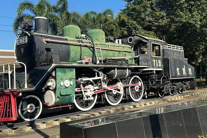 バンコクカンチャナブリ川クワイ橋とデス鉄道ツアー