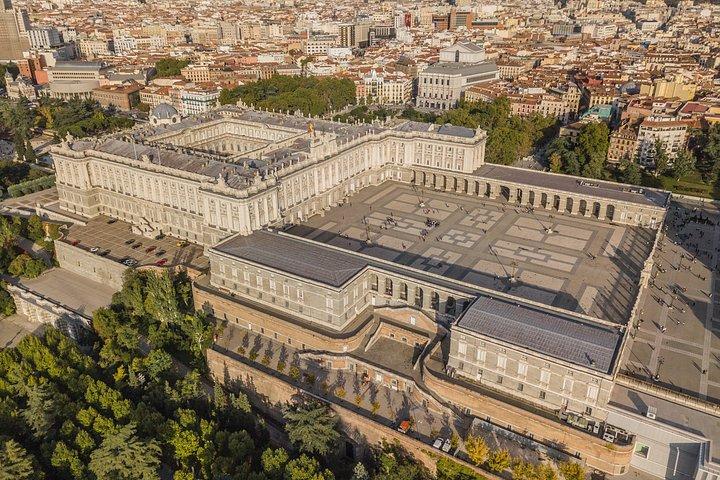 Guided tour of the Royal Palace and Almudena Cathedral in Madrid