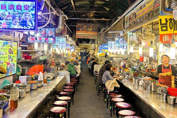 Seoul : tour gastronomico del mercato nascosto con 12 + assaggiatori e giochi di bevande
