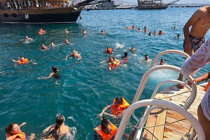 アランヤ市内観光：城、ボートクルーズ、クレオパトラビーチ、ディナー