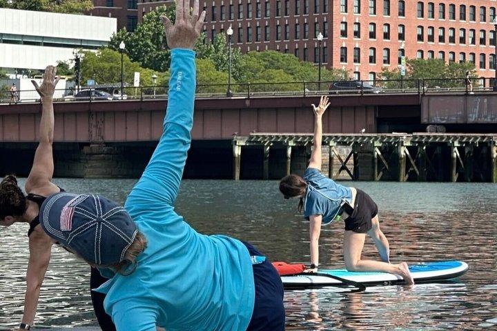 Lezione di Yoga con Paddleboard Guidato a Boston