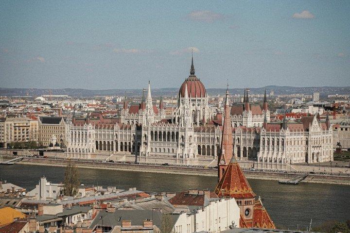 ブラチスラヴァからブダペスト・ドナウの景色と文化体験