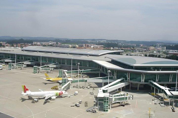 ポルト空港プライベート送迎片道または往復