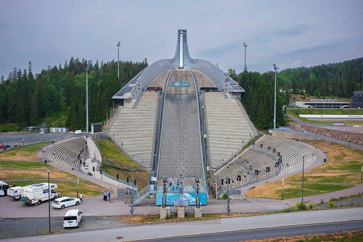ヴィーゲラント・パーク・オペラとホルメンコーレンのオスロプライベートシティツアー