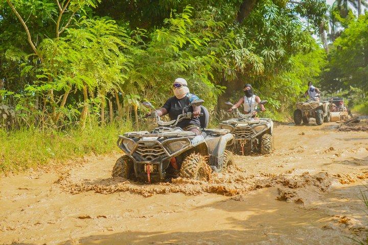 Avventura in buggy e ATV a Punta Cana con visita alla grotta e alla spiaggia.