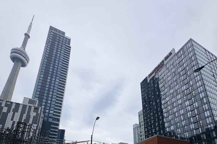 トロントのカジュアル＆楽しい歴史的なダウンタウンツアー+トロント旧市街