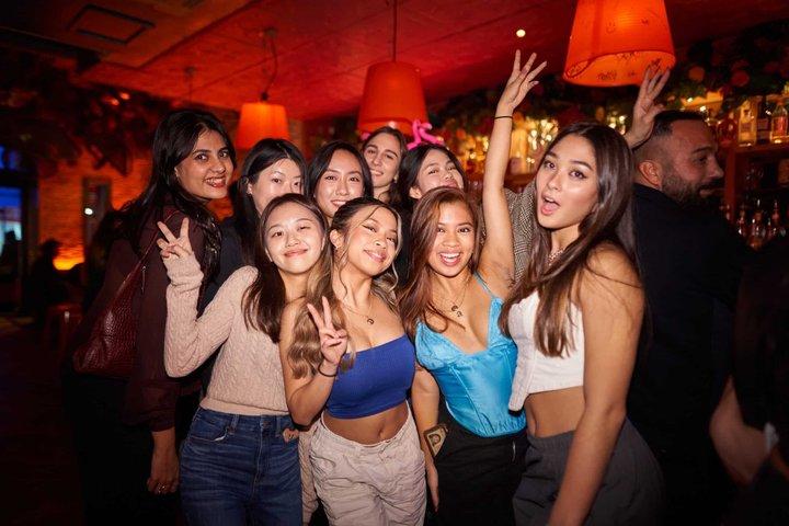 Lisbon Pub Crawl Nachtleben Erlebnis Bars Spiele und Club Eintritt