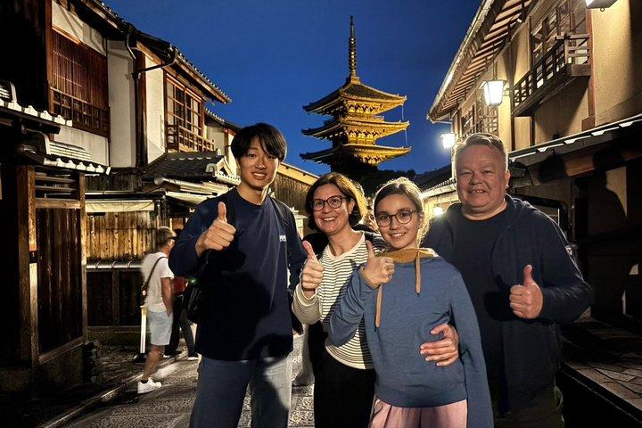 Private Kyoto Gion Night Walk: segredos locais com guias da próxima geração