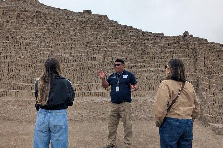 ワカ・プクヤーナの内部とリマの魅力を発見しよう