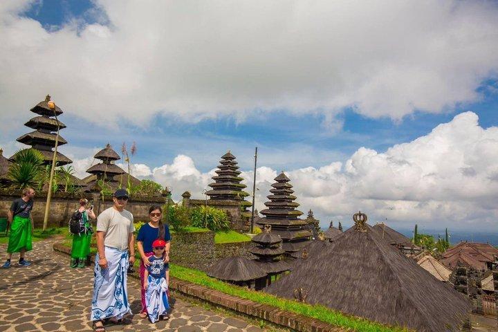 バリ東部ツアー：マザー寺院、ペングリプラン、トゥカド・セプン