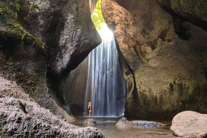 バリ東部ツアー：マザー寺院、ペングリプラン、トゥカド・セプン