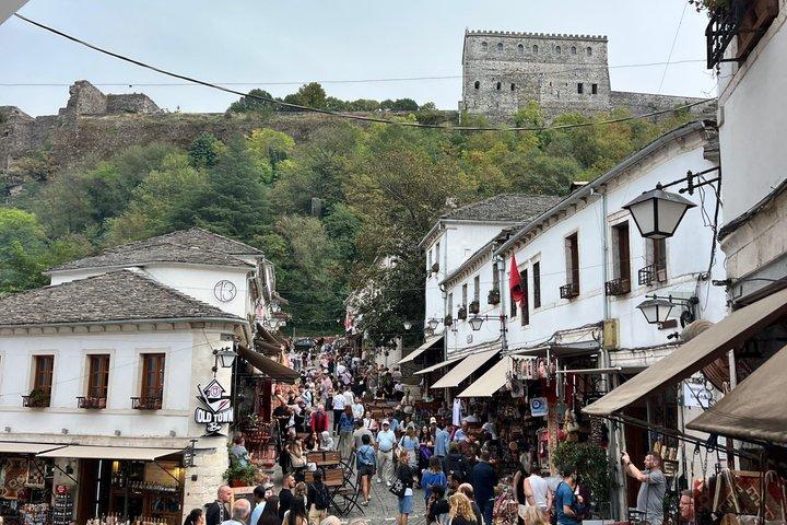 Blue Eye & Gjirokaster Privétour : Kasteel & Oude Bazaar