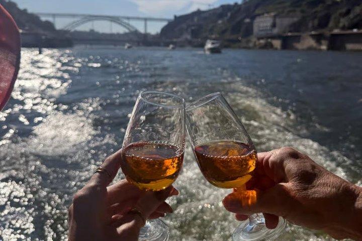 Porto: 6 bridges tour, Douro river with 4 Port Wine tasting