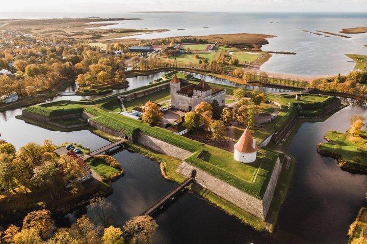 Ganztägige Saaremaa und Muhu Insel Erfahrung ab Tallinn
