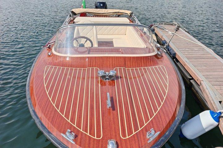 Tour en barco de madera por el lago Como (privado)
