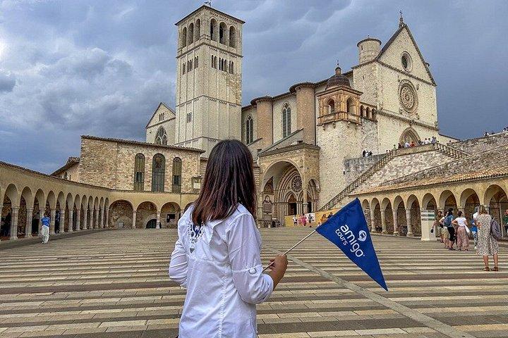 ローマ発アッシジ、オルヴィエート、チヴィタ・ディ・バニョレージョ全日ツアー