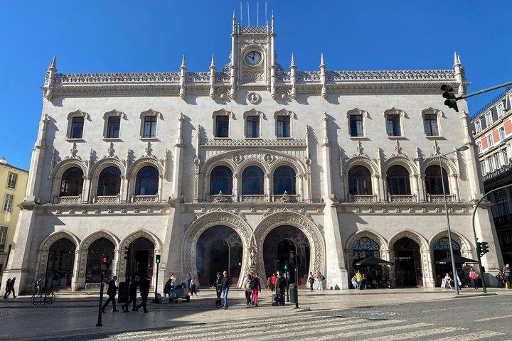 Lisbon Like a Local - Walk, Taste & Feel the City.