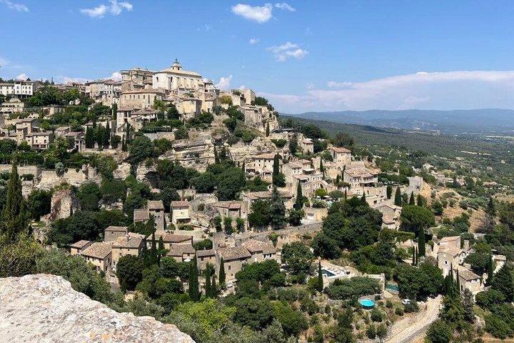 Pueblos encaramados del Luberon, Gordes y campos de lavanda en una excursión privada de un día.
