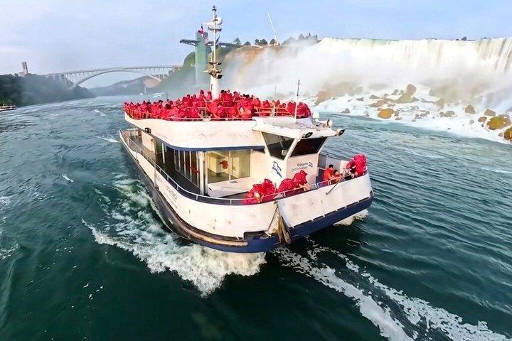 Niagara Falls Day Tour from Toronto: Cruise & Behind Falls