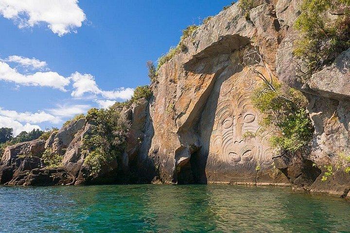 AKL : タウポ - マオリの岩彫りクルーズ、ワイオタプ＆ブルースプリングス