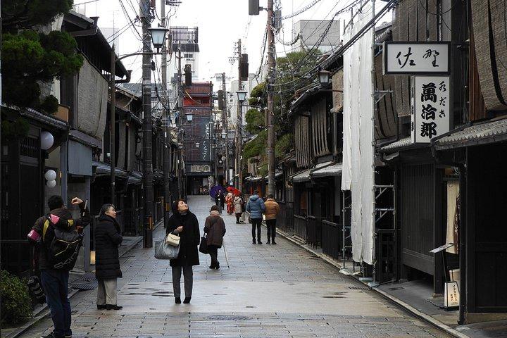 貸切着物＆祇園（芸妓街）散策ツアー