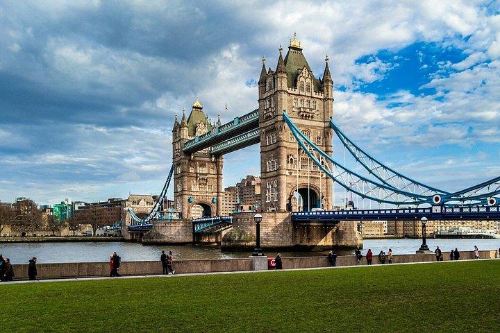 ロンドン塔チケット付きロンドン観光ツアー