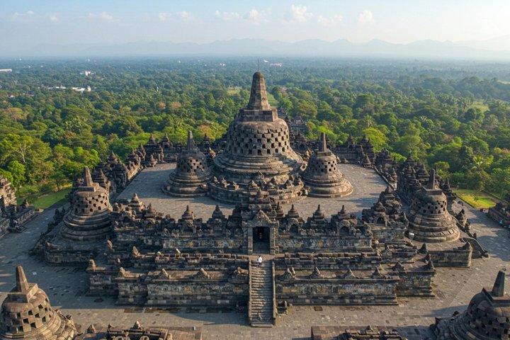 ジョグジャカルタとボロブドゥール寺院を含むバリ島からの2日間のJavaツアー