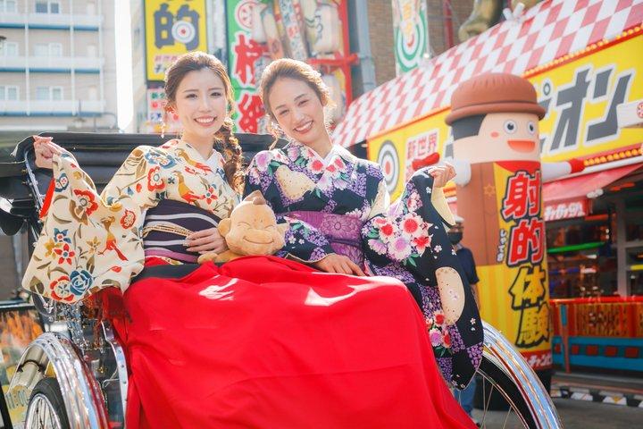 Kimono auténtico y paseo único en rickshaw en Osaka