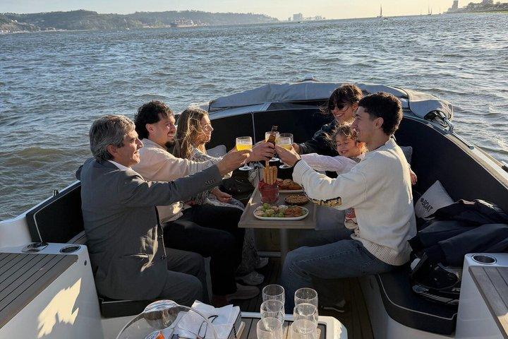 Lisbon Luxury Cruise Experience with Sangria & Pizza