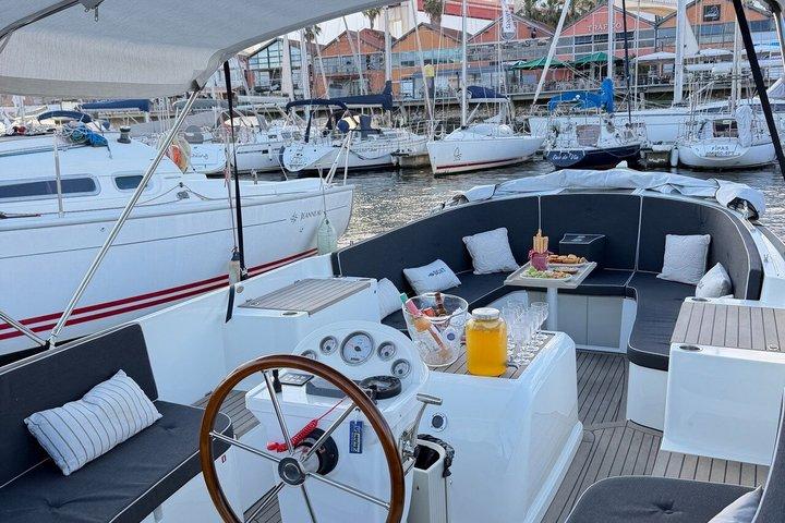 Lisbon Luxury Cruise Experience with Sangria & Pizza