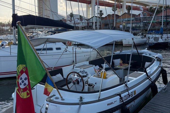 Lisbon Luxury Cruise Experience with Sangria & Pizza