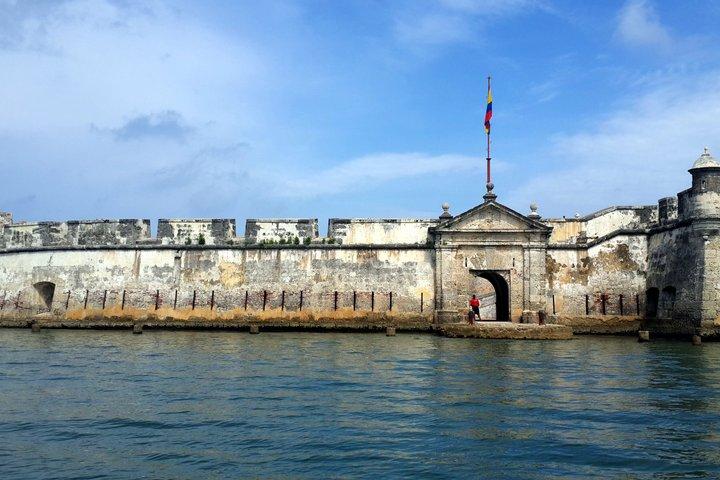 Tour privato in barca sull'isola di Rosario e Barú fino a 17