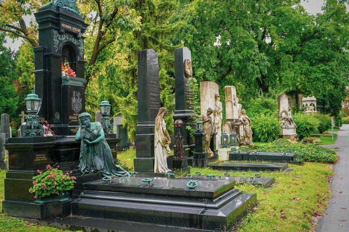 Visita guiada al cementerio central de Viena Tumbas e historias famosas
