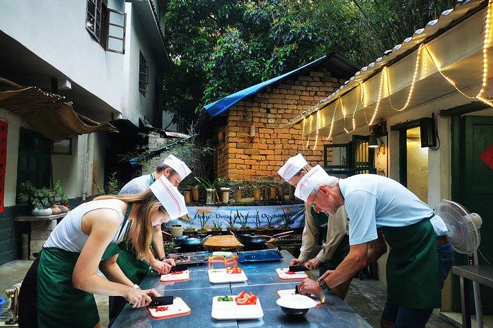 Yangshuo Cooking Class con gita al mercato